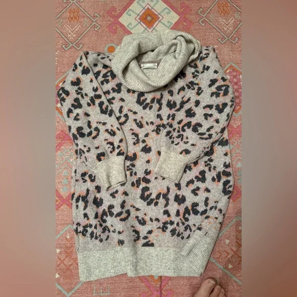 Anthropologie Emma Grey Cowl Neck Leopard Animal Tunic Sweater S - Picture 9 of 10